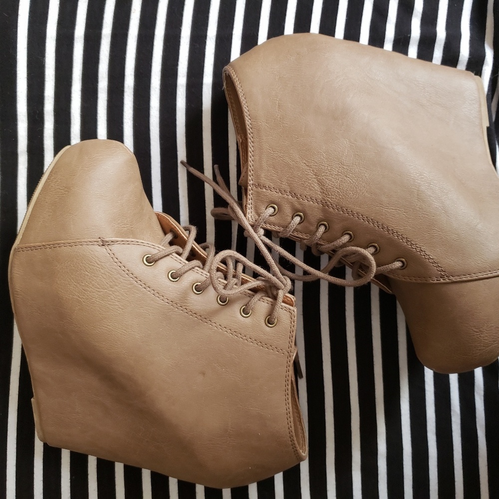 Charlotte Russe Booties size 9